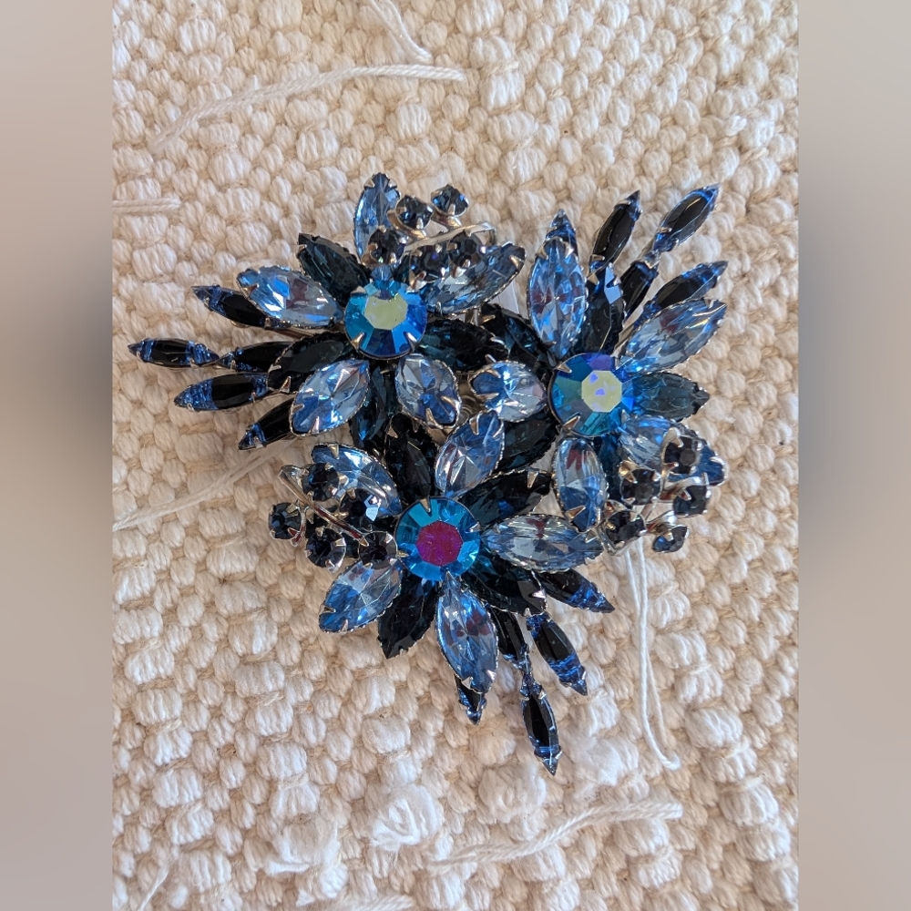 Vintage Brooch Blue Floral  1950 Stunning Pin